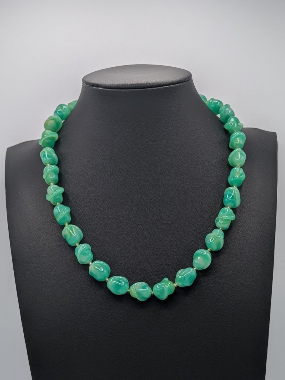 Vintage 1940s Chinese Export Peking Jade Glass Flower Box Clasp Necklace 15”